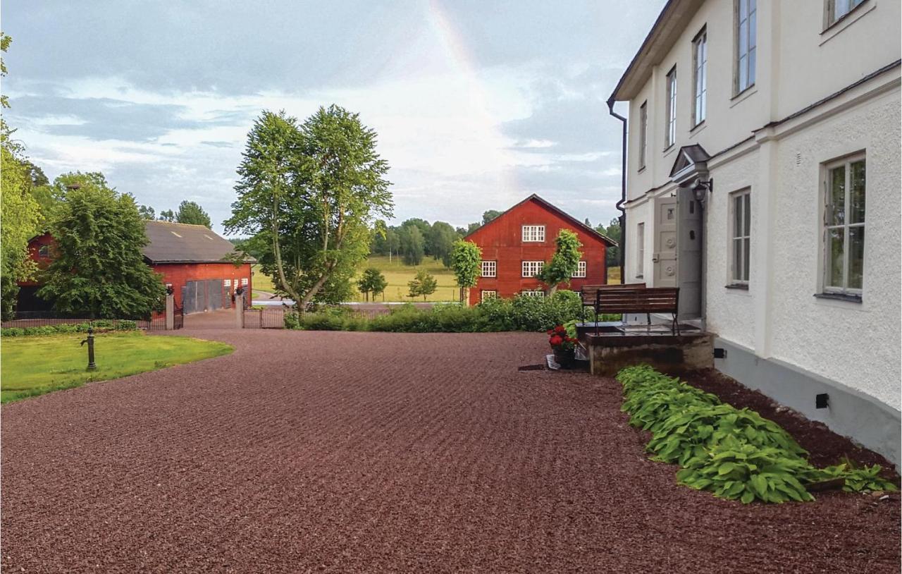 Nice Home In Mantorp With Kitchen المظهر الخارجي الصورة