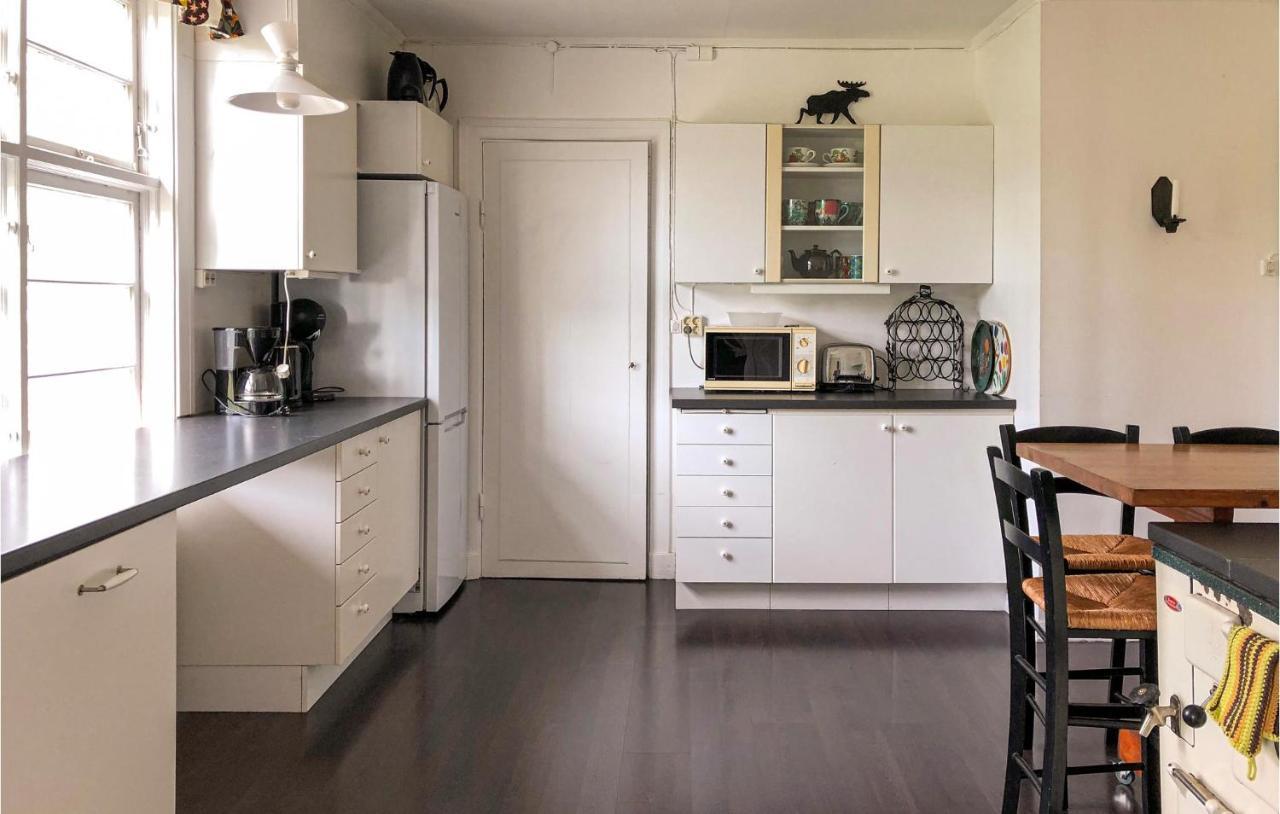 Nice Home In Mantorp With Kitchen المظهر الخارجي الصورة